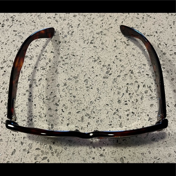 Ray-Ban Wayfarer Classic Sunglasses - Picture 3 of 9